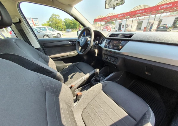 Skoda Fabia cena 36000 przebieg: 142454, rok produkcji 2019 z Sieradz małe 79